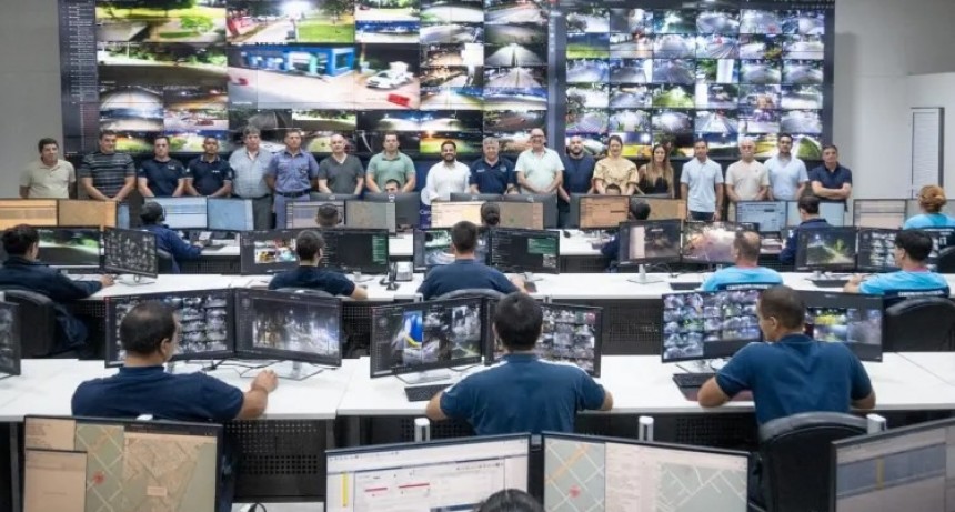 - RADIOKTUBRE INFO……..  Para prevenir robos, autoridades de la Cámara de Comercio se reunieron con el ministro de Seguridad    …… Por Simòn Suarez.