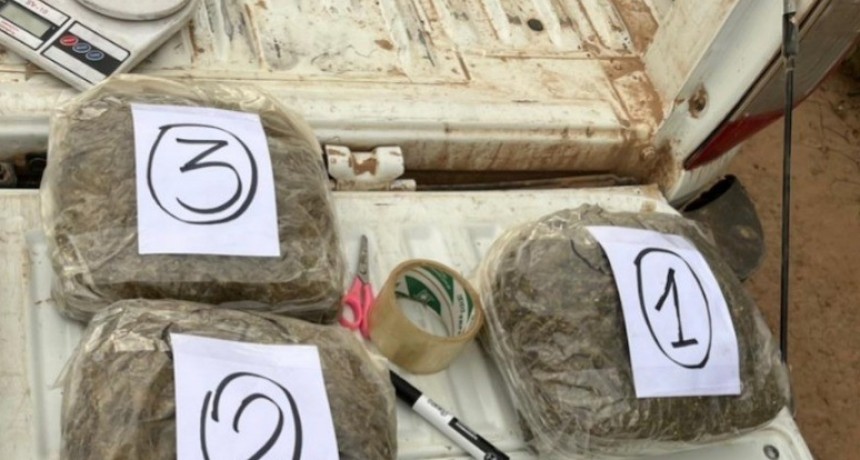 - RADIOKTUBRE INFO……..  Detuvieron a tres hombres y secuestraron más de dos kilos de marihuana en Misión Nueva Pompeya  …… Por Simòn Suarez.
