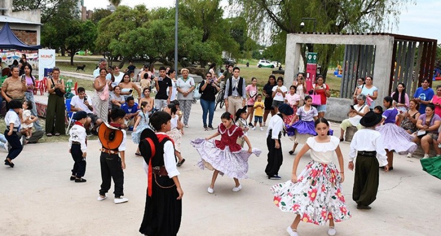 - RADIOKTUBRE INFO…….. Llegó a su fin ‘La Colonia en tu barrio’ con el Parque Laguna Argüello colmado   …… Por Simòn Suarez.