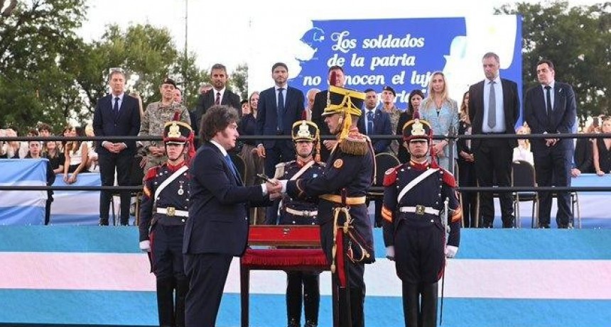 - RADIOKTUBRE INFO…….. Milei atacó a CFK y quiso ligar su gobierno a la gesta sanmartiniana: 