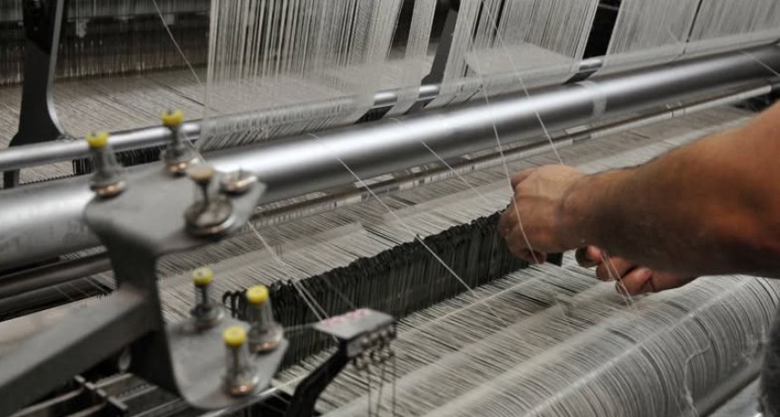 - RADIOKTUBRE INFO……..  Sin más tela para cortar  …… Por Simòn Suarez.