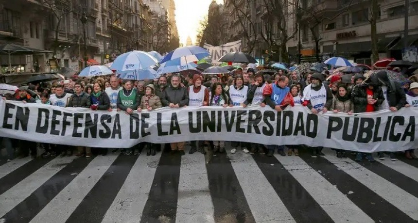 - RADIOKTUBRE INFO…….. UNIVERSIDADES RECHAZAN LA NUEVA LEY DE FINANCIAMIENTO QUE IMPULSA EL GOBIERNO   …… Por Simòn Suarez.