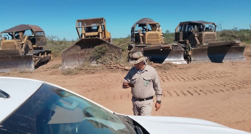 - RADIOKTUBRE INFO……..  Secuestraron cuatro topadoras tras constatar el desmonte de 300 hectáreas  …… Por Simòn Suarez.