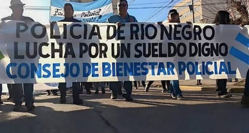 - RADIOKTUBRE INFO……..La policía acampa en Río Negro    …… Por Simòn Suarez.