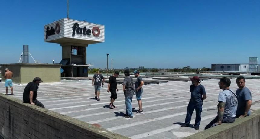 - RADIOKTUBRE INFO…….. Los Milei continúan ocupando el espacio vacío   …… Por Simòn Suarez.