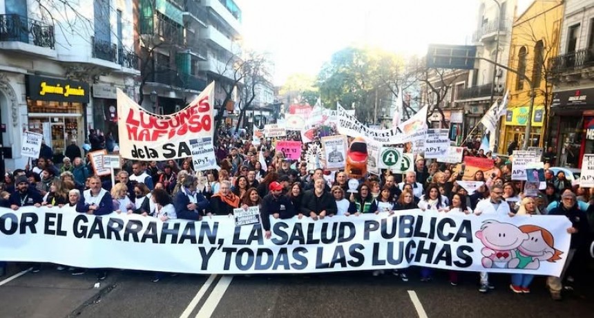 - RADIOKTUBRE INFO……..  La lucha contra el vaciamiento del Garrahan sigue en pie: fallo favorable a la libertad sindical  …… Por Simòn Suarez.