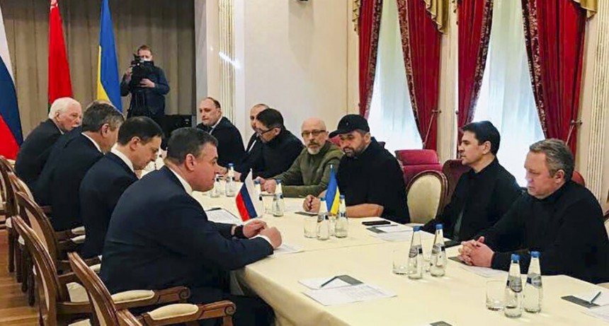 RADIOKTUBRE INFO..- Conflicto Rusia-Ucrania: Una primera negociación en medio de las bombas  -Por Simón Suarez..Ver mas..