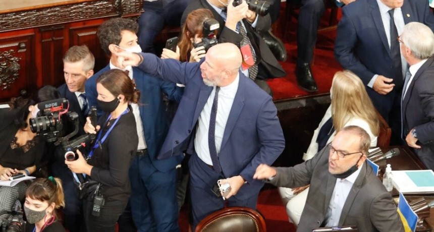 RADIOKTUBRE INFO..-  Apertura de sesiones ordinarias: La división interna de JxC quedó expuesta -Por Simón Suarez..Ver mas..