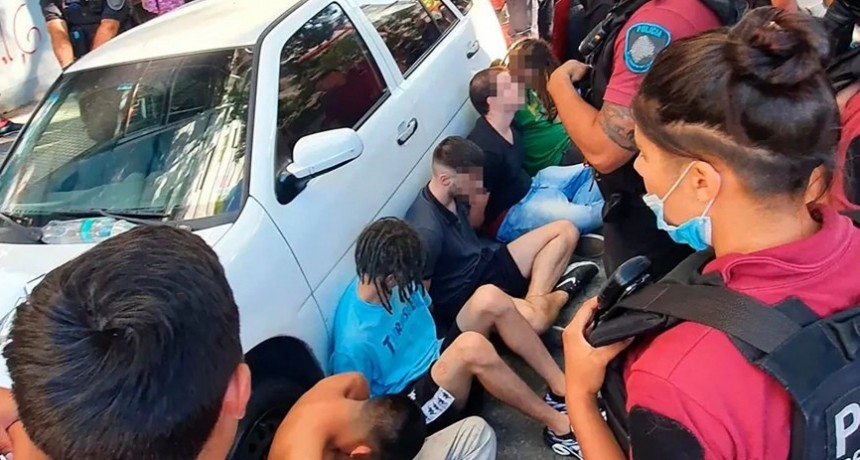 RADIOKTUBRE INFO..-  Violación grupal de Palermo,Ni Una Menos llamó a un paro y movilización para el 8M. -Por Simón Suarez..Ver mas..