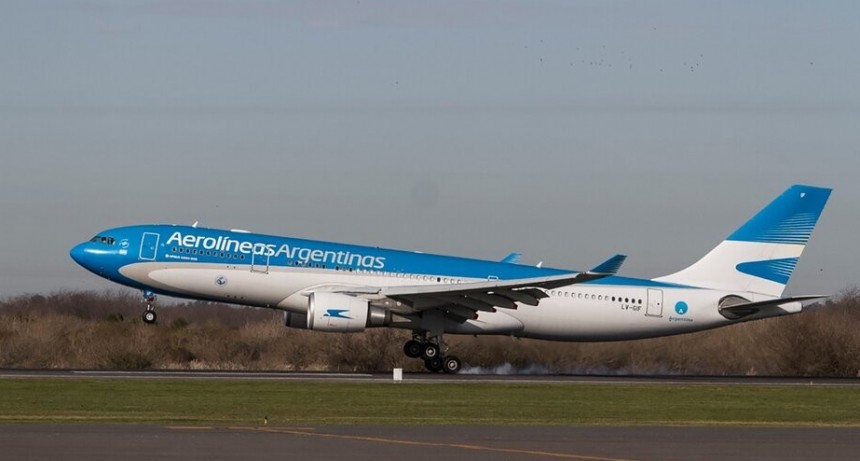 RADIOKTUBRE INFO..-  Aterrizaje de emergencia de un avión de Aerolíneas en Córdoba -Por Simón Suarez..Ver mas..	