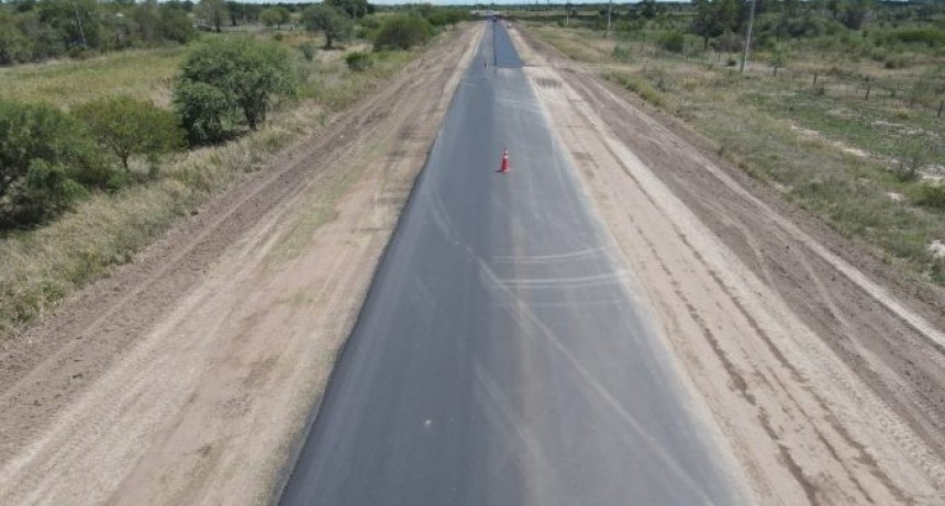 RADIOKTUBRE INFO..- Avanza a buen ritmo la repavimentación de 16 kilómetros de la ruta provincial 56  -Por Simón Suarez..Ver mas..