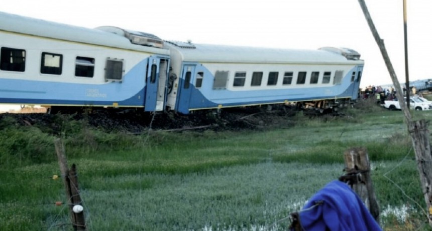 RADIOKTUBRE INFO..- Descarriló un tren con más de 400 pasajeros en Olavarría  -Por Simón Suarez..Ver mas..