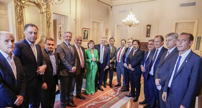 RADIOKTUBRE INFO..- Fuerte apoyo de gobernadores oficialistas y opositores al acuerdo con el FMI  -Por Simón Suarez..Ver mas..
