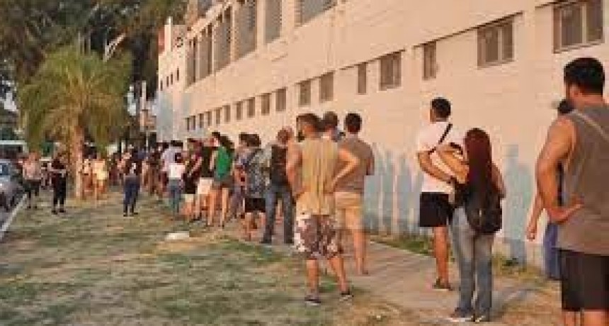 RADIOKTUBRE INFO..- Arrancó la venta de entradas para el partido For Ever-Belgrano  -Por Simón Suarez..Ver mas..