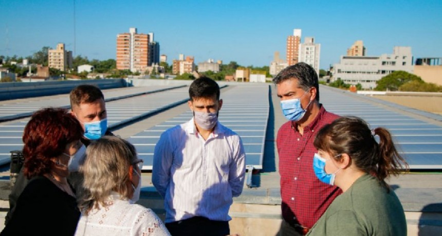 RADIOKTUBRE INFO..- El gobernador habilitó paneles solares en el Hospital Pediátrico  -Por Simón Suarez..Ver mas..	