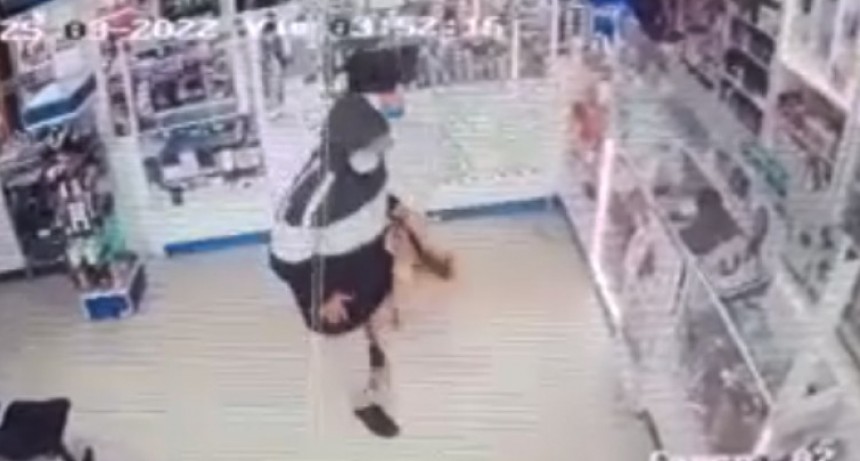 RADIOKTUBRE INFO..-  A punta de cuchillo asaltó una farmacia en Quitilipi -Por Simón Suarez..Ver mas..	