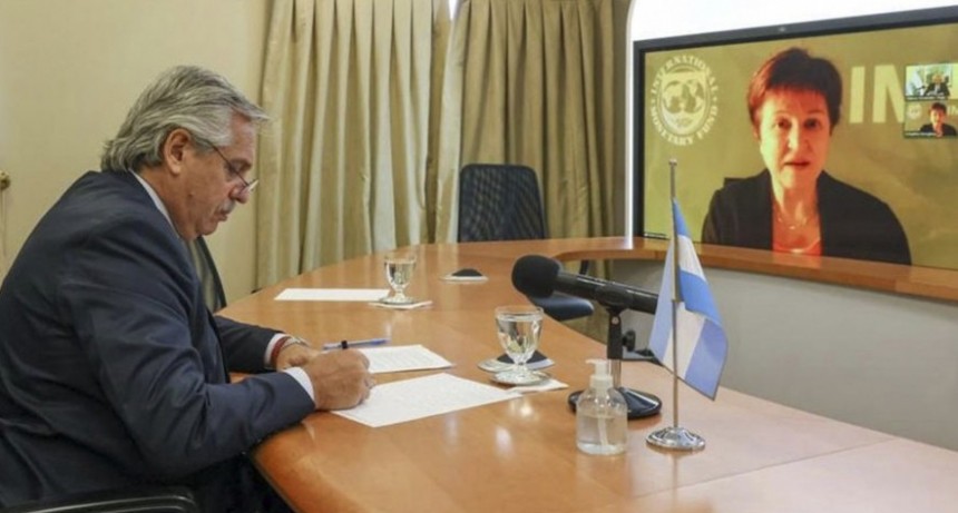 RADIOKTUBRE INFO..- Fernández afirmó que Macri tomó una deuda con el FMI a 
