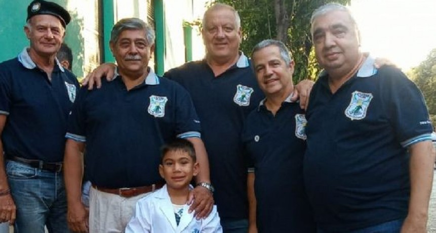 RADIOKTUBRE INFO…. El mejor inicio de clases para Agustín, el nene que honra a su abuelo veterano en Malvinas  …Por Simón Suarez   Ver mas….