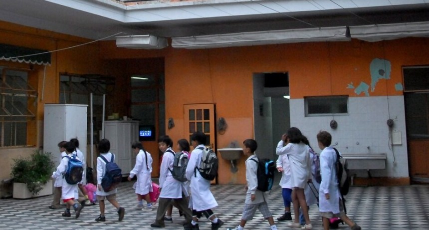 RADIOKTUBRE INFO….  Por el calor, cada escuela porteña se organiza a su manera …Por Simón Suarez   Ver mas….