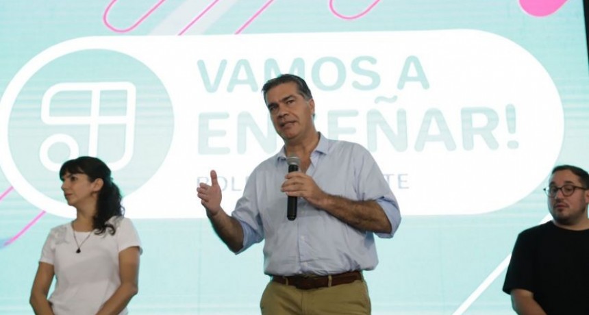 RADIOKTUBRE INFO….  Capitanich entregó los primeros boletos gratuitos de media distancia para docentes: 