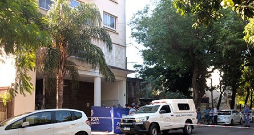 RADIOKTUBRE INFO…. Encuentran muerto a un hombre en el pasillo lateral de una casa: se habría tirado del edificio lindante  …Por Simón Suarez   Ver mas….