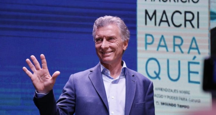 RADIOKTUBRE INFO….  Macri juega al misterio con traje de candidato …Por Simón Suarez   Ver mas….