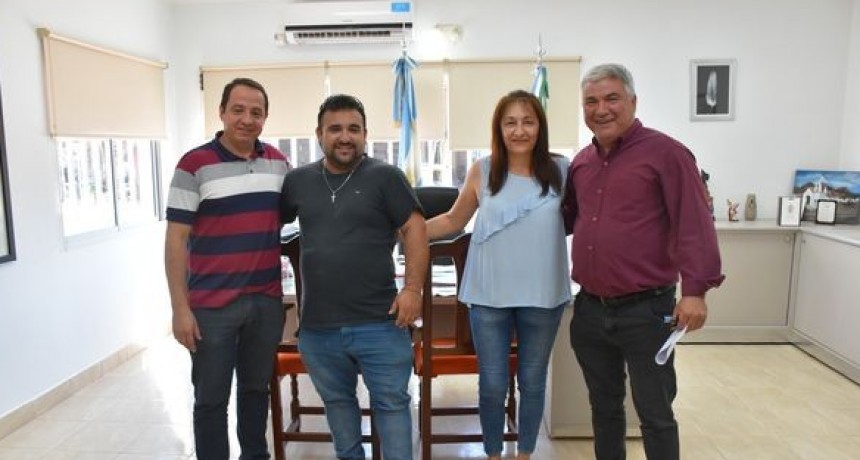 RADIOKTUBRE INFO…. AUMENTO PARA EMPLEADOS MUNICIPALES DE SANTA SYLVINA CHACO  …Por Simón Suarez   Ver mas….