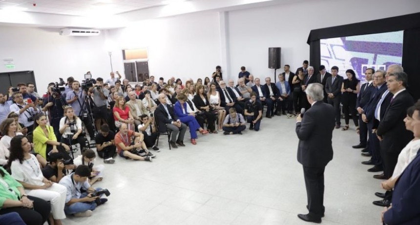 RADIOKTUBRE INFO….  El Presidente y Capitanich inauguraron la sede de la Facultad de Artes: 