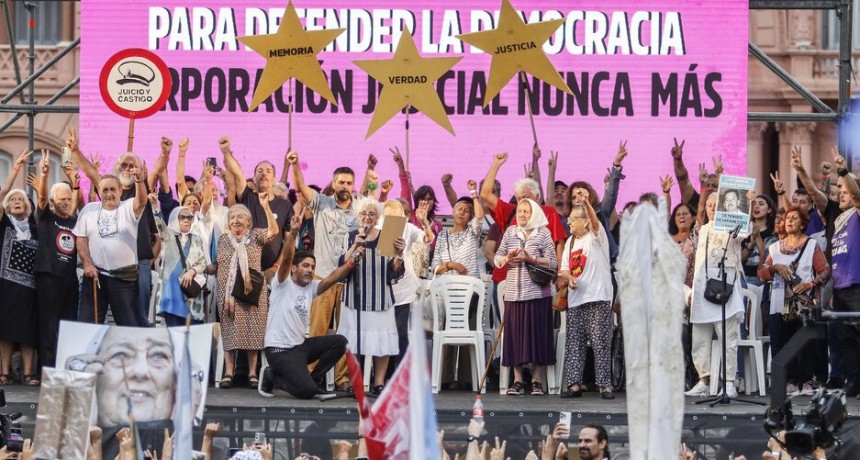 RADIOKTUBRE INFO….  24 de Marzo: Una Plaza llena para pedir más memoria, verdad, justicia y mejor democracia …Por Simón Suarez   Ver mas….