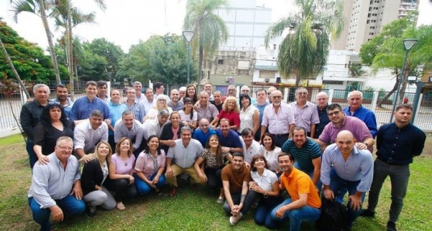 RADIOKTUBRE INFO….  EL GOBERNADOR SE REUNIÓ CON INTENDENTES CON MIRA AL 2023 …Por Simón Suarez   Ver mas….