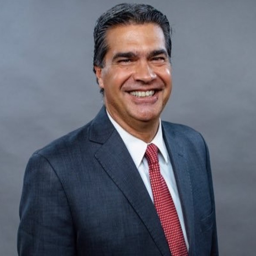 RADIOKTUBRE INFO….  Capitanich dijo que en obras hechas le gana 