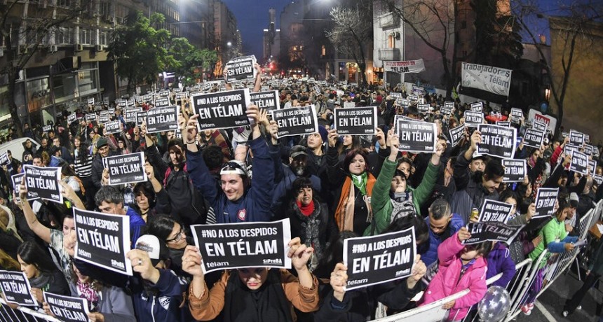 RADIOKTUBRE INFO….  De noche vallaron Télam, impidieron el ingreso a trabajadores y los dispensaron por 7 días  ….Por Simòn Suàrez