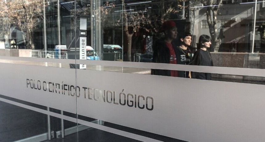 RADIOKTUBRE INFO….  CONTUNDENTE CARTA DE 68 PREMIOS NOVELES A MILEI  ….Por Simòn Suàrez