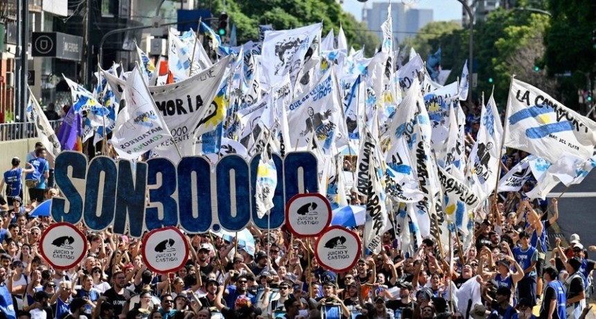 RADIOKTUBRE INFO….HOY EL PUEBLO SALIÓ A DECIR MASIVAMENTE QUE NO OLVIDA    ….Por Simòn Suàrez