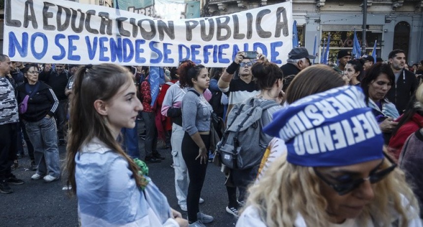 RADIOKTUBRE INFO……..  Las universidades arrancan otro año de lucha contra el ajuste del Gobierno Nacional  …… Por Simòn Suarez