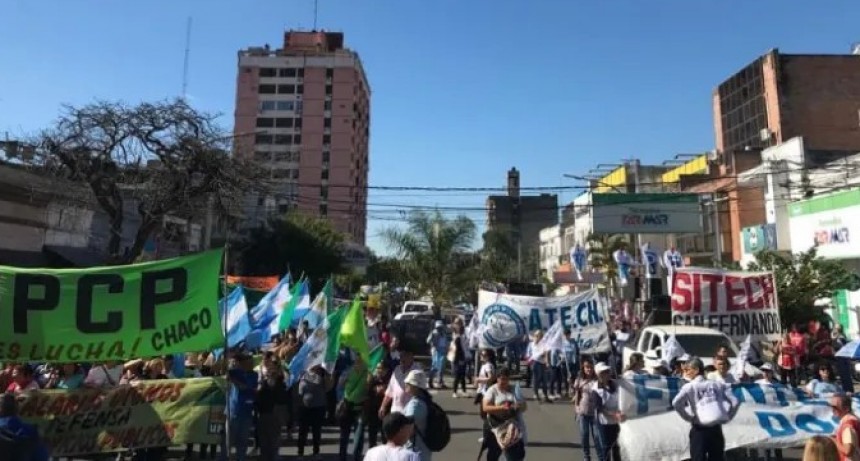 - RADIOKTUBRE INFO…….. Debate polémico por la modificación de las licencias gremiales   …… Por Simòn Suarez.