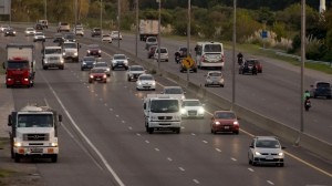 RADIOKTUBRE INFO..Semana Santa: 2.100 autos por hora circulan por la Autovía 2 rumbo a la costa atlántica