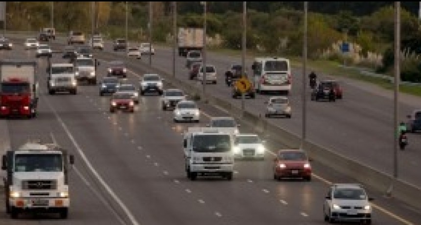 RADIOKTUBRE INFO..Semana Santa: 2.100 autos por hora circulan por la Autovía 2 rumbo a la costa atlántica