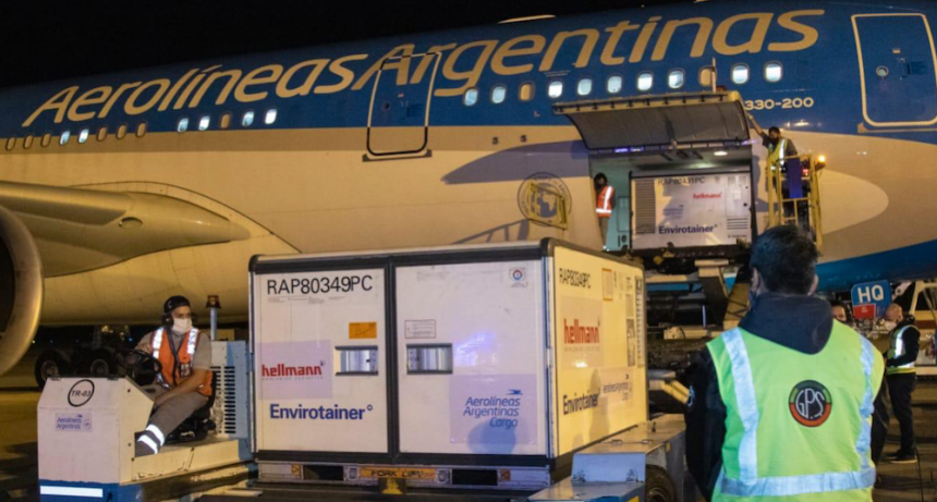 RADIOKTUBRE..INFO..Llegaron al país un millón de vacunas Sinopharm provenientes de China