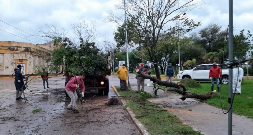 RADIOKTUBRE INFO..- Lluvia y fuertes vientos en Charata y la región-Por Simón Suárez…..Ver mas..
