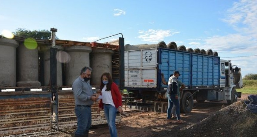 RADIOKTUBRE INFO..LLEGAN TUBOS DE HORMIGÓN PARA DESAGUES-Por Simón Suárez…..Ver mas..