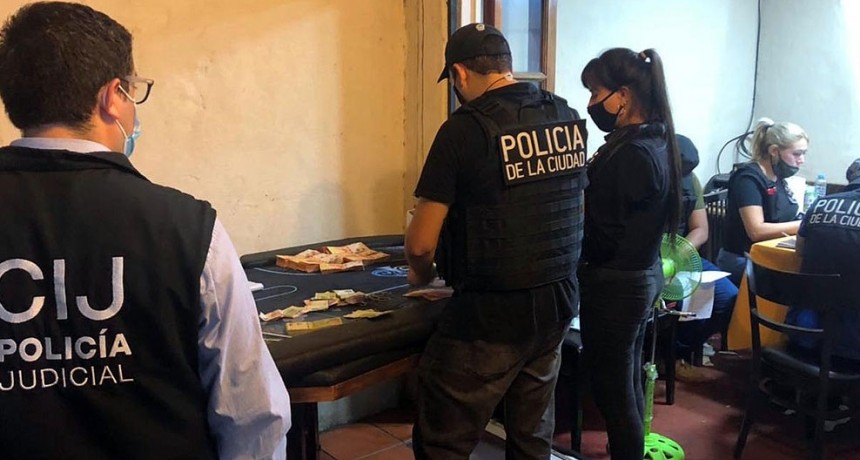 RADIOKTUBRE INFO.. Un casino clandestino en Belgrano: detuvieron a 23 personas de origen chino-Por Simón Suárez…..Ver mas..