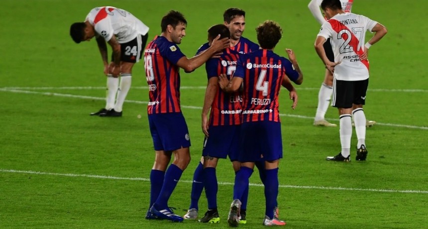 RADIOKTUBRE INFO…- San Lorenzo, a pura eficacia y amparado por Torrico, sorprendió a River- Por Simón Suárez-Ver mas…
