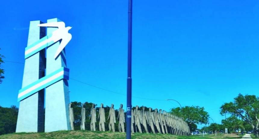 RADIOKTUBRE INFO..-  40 años de Malvinas: Capitanich anunció la equiparación de la pensión provincial a la nacional para exCombatientes  -Por Simón Suarez..Ver mas..	