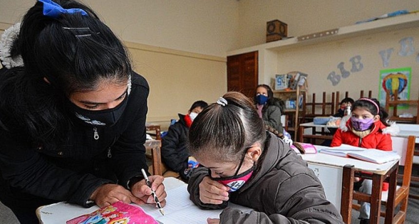 RADIOKTUBRE INFO..-  La escuela primaria tendrá una hora más de clase por día -Por Simón Suarez..Ver mas..	