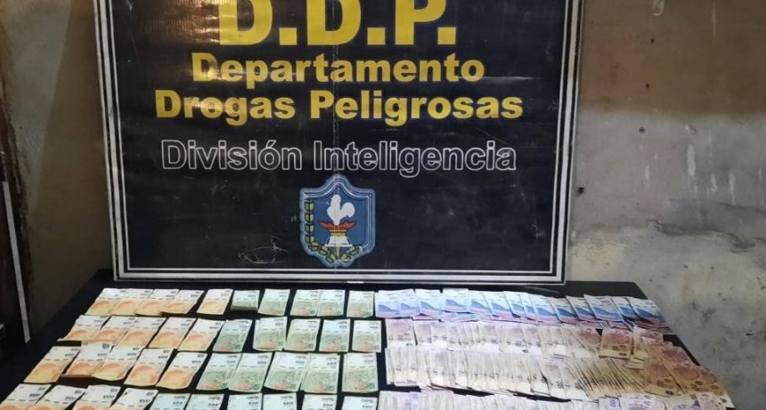 RADIOKTUBRE INFO..- Incautaron más de 300 dosis de cocaína en el barrio Cacique Pelayo: una mujer detenida  -Por Simón Suarez..Ver mas..