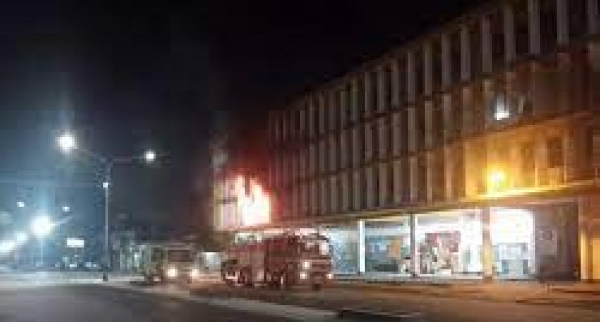 RADIOKTUBRE INFO..-  INCENDIO EN LA MUNICIPALIDAD DE BARRANQUERAS -Por Simón Suarez..Ver mas..	
