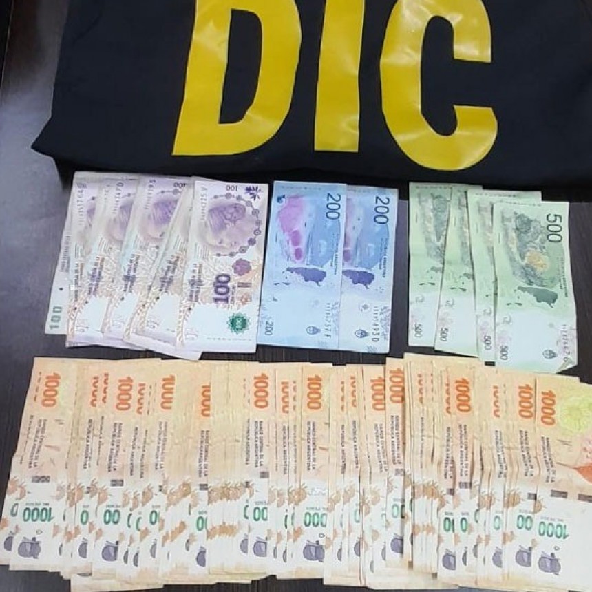 RADIOKTUBRE INFO..- Robó 150 mil pesos cuando su jefe estaba de viaje: la descubrieron por las cámaras de seguridad  -Por Simón Suarez..Ver mas..