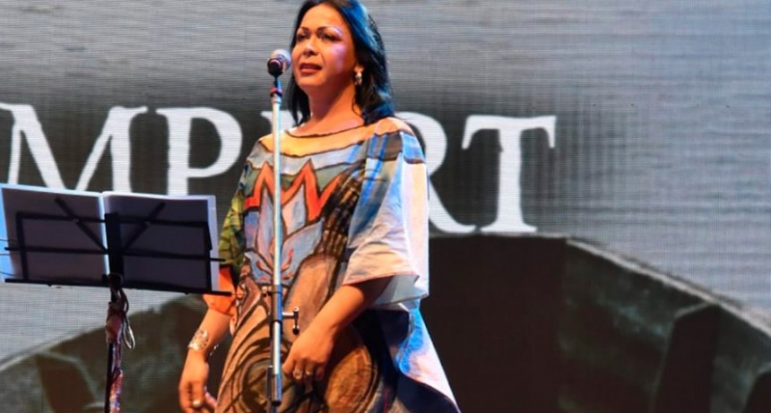 RADIOKTUBRE INFO..- Demir Hannah, la cantante trans de chamamé que hace historia y rompe con los estereotipos  -Por Simón Suarez..Ver mas..