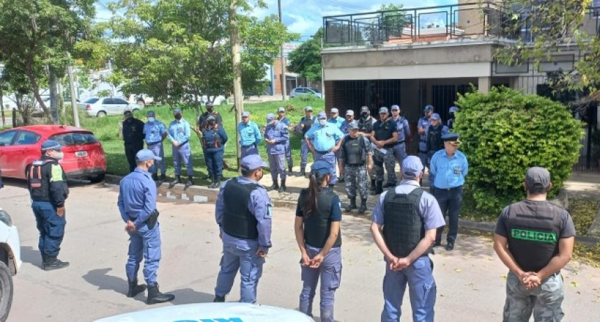 RADIOKTUBRE INFO..-  Sáenz Peña: 15 detenidos y 11 motos incautadas en controles policiales -Por Simón Suarez..Ver mas..	